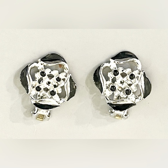 3/$18 Black Enamel Ornate Clip Earrings Silver Tone Flower Art Nouveau Onyx - Picture 2 of 5